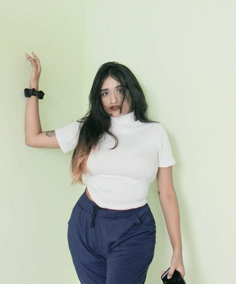 Ruchika Tandon erotic model pics