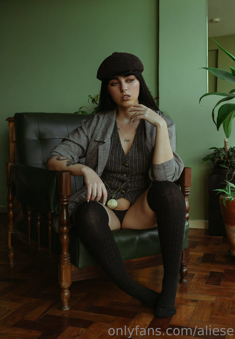 alieseoff pornstar naked picture