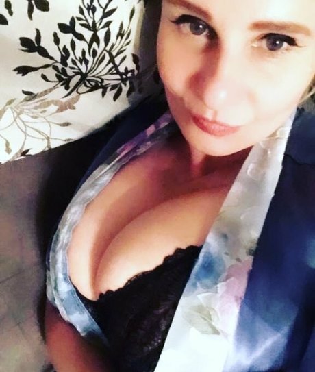 Alina Ottis hot actress photos