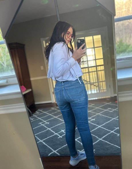 RandomJocelyn naked actress images