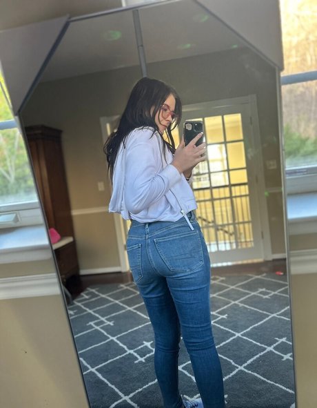 RandomJocelyn hot actress pictures