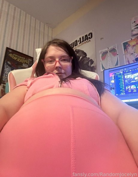 RandomJocelyn sexy model picture