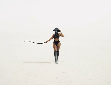 La Reina Shaw sex model picture