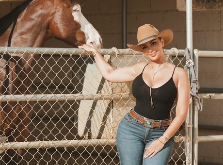 La Reina Shaw free star pictures