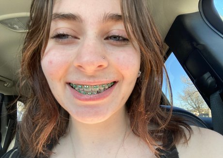 avieb4by nice model image