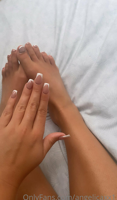 Angelica Sharpe art star pictures