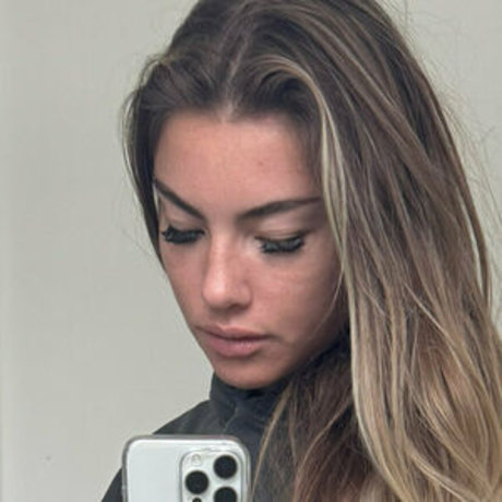 Sabrina Nic model top img