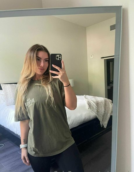 Sabrina Nic high quality actress photos