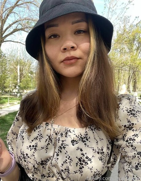 EvaFlower hot actress pictures