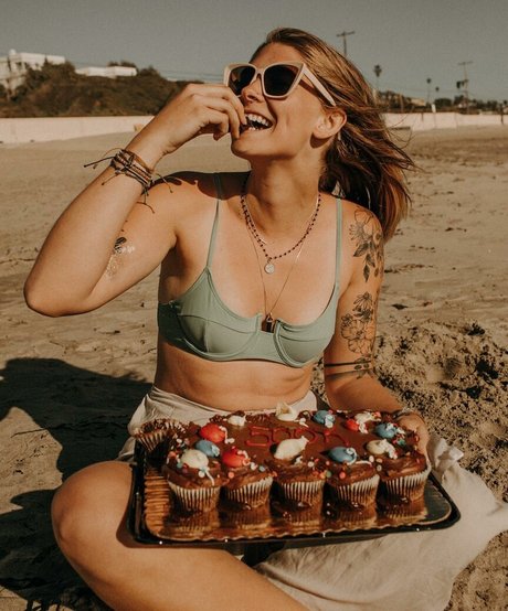 curvy shemale onlyfans hot porn pic