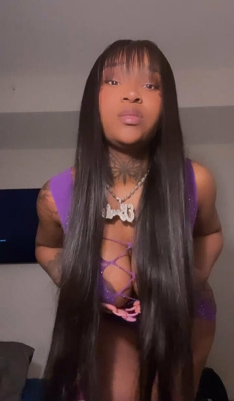 Erica Banks art model pic