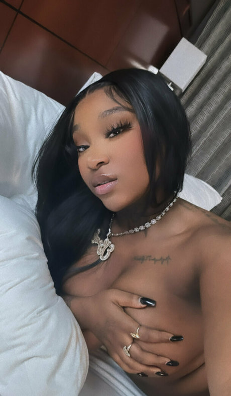 Erica Banks exclusive star img