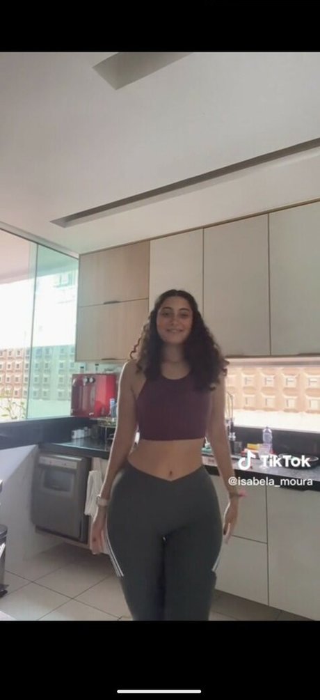 Isabela Moura hd actress pictures