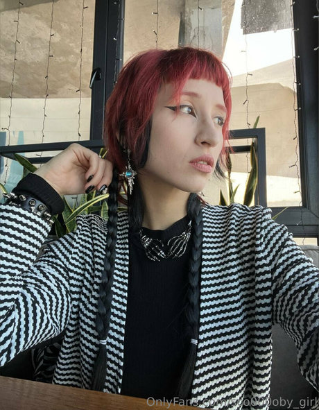 sco000oby girl model adult picture