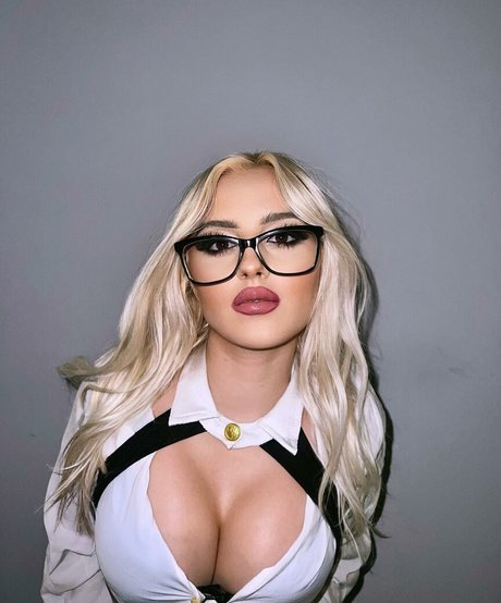 itsmoxieee pornstar nude gallery