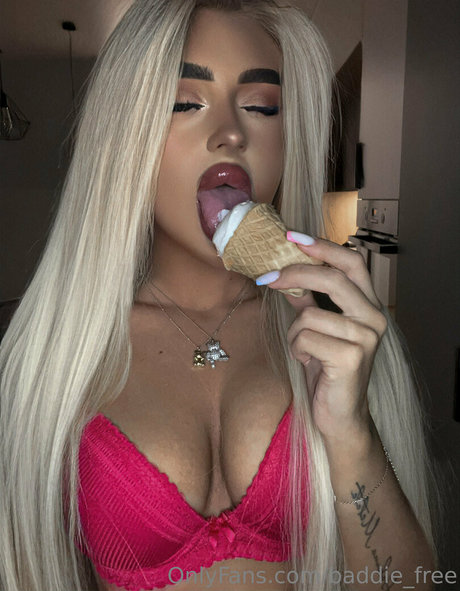 baddie free model pornographic images