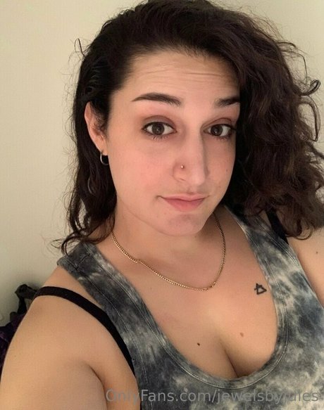 jewelsbyjules model nice img