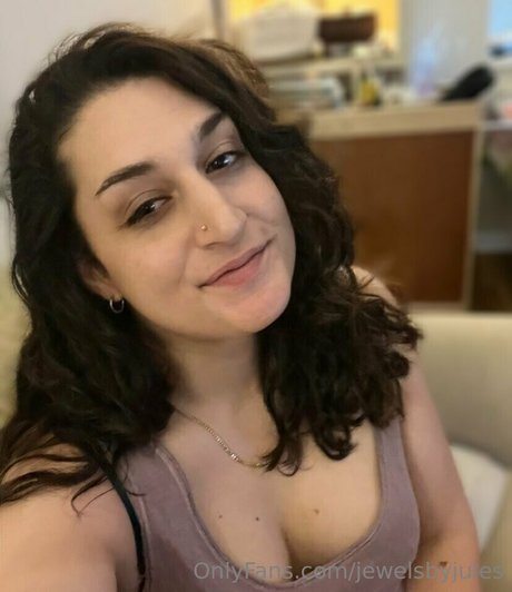 jewelsbyjules porn model photo