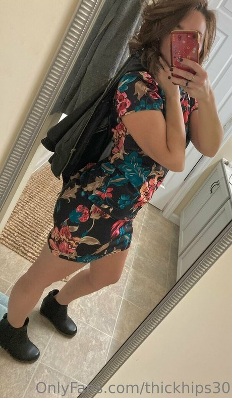 thickhips30 model xxx image