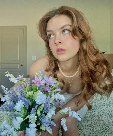 McKenzie Bell top model pics