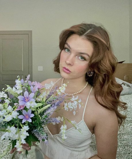 McKenzie Bell high quality actress img