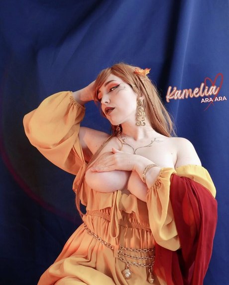 AraKamelia nude model picture