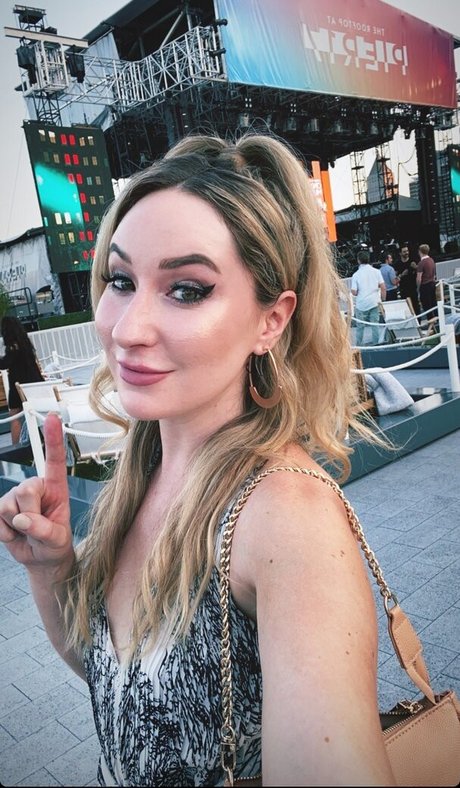 Robyn Adele Anderson star best archive