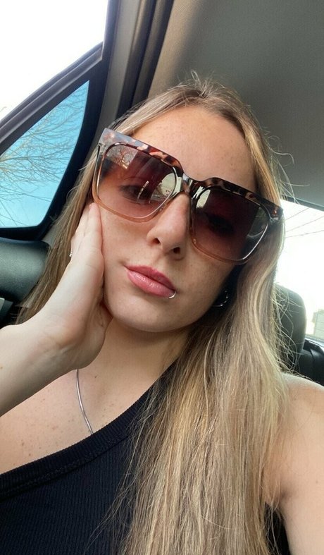 saracore adult actress pics