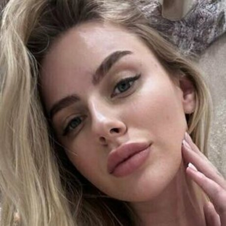 sweetblondelove model sexy pictures