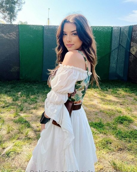 heylaurensummer hot pornstar photos