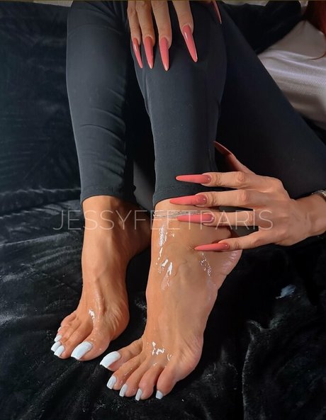 Jessyfeetparis model pornographic pics