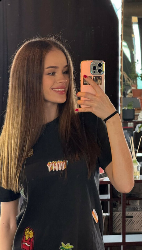 tlisliz free actress photos