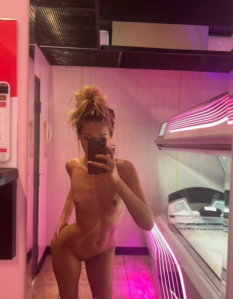 Tori Divine exclusive pornstar picture