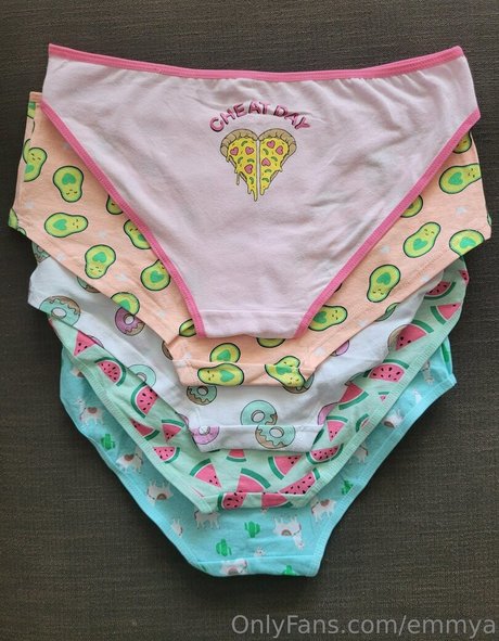 emmya sexy star pics