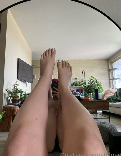 atlamai naked model img