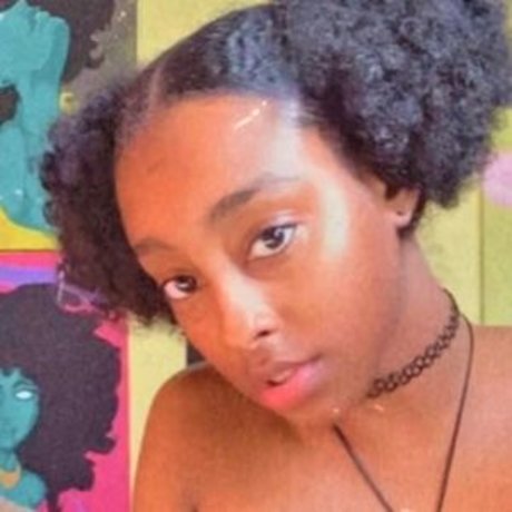 Cumshawty model sex image