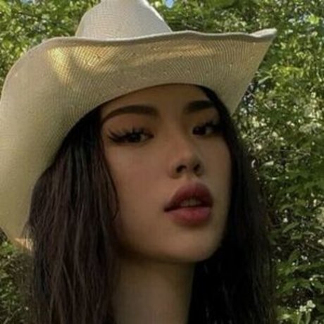 Bbyambi model art galleries