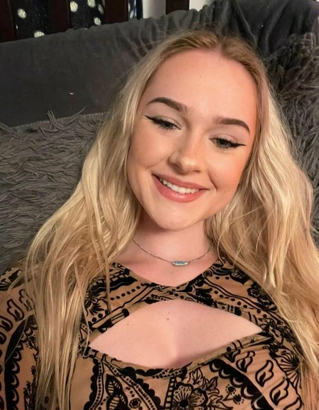 beautiful blonde onlyfans xxx galleries