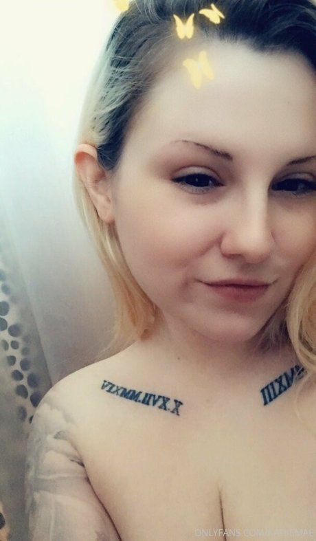 busty mom onlyfans sexy pic