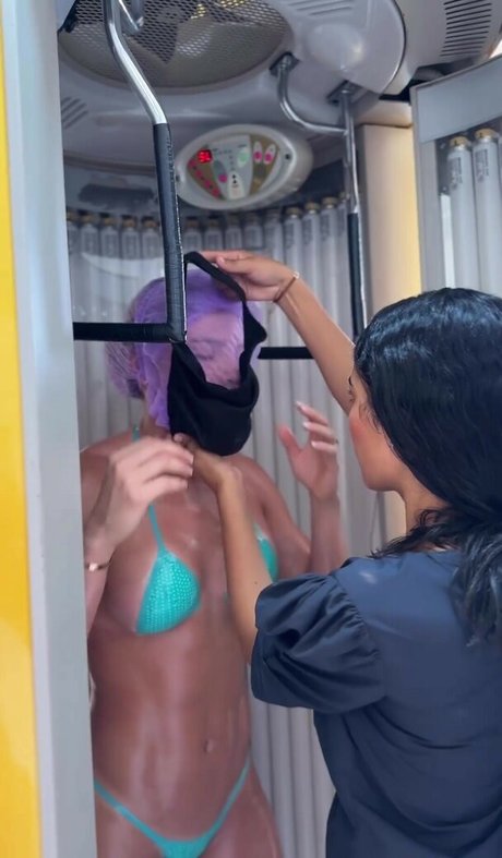 Lairen Berneir hot actress pictures