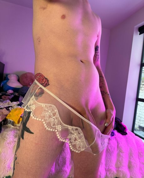 alizevert nude actress pics