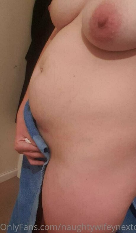 naughtywifeynextdoor star sexy pics