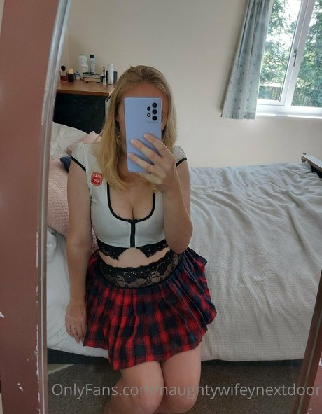 naughtywifeynextdoor star perfect photos