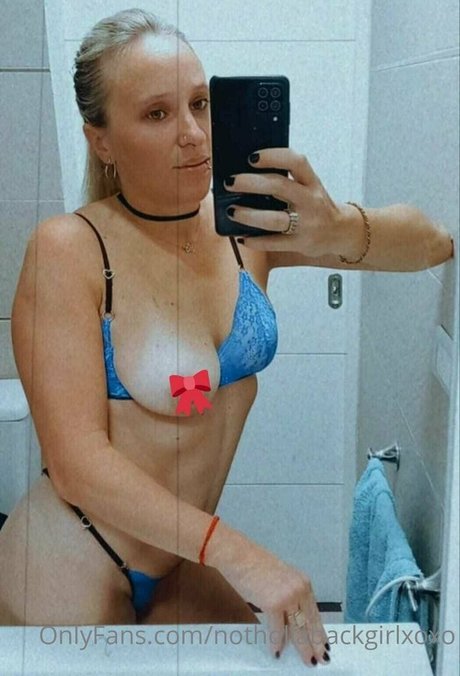 nothollabackgirlxoxo model top img