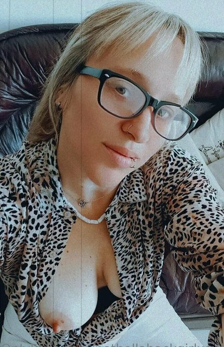 nothollabackgirlxoxo sex actress pics