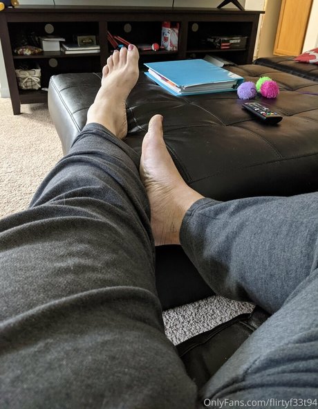 flirtyf33t94 top model pic