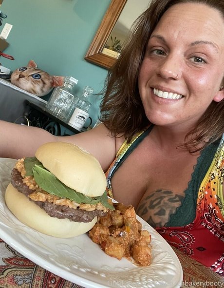 basicbitchbakerybooty beautiful actress photo