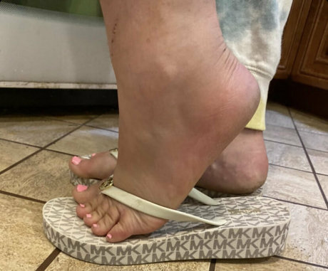 sarasoles2324 high quality model pic