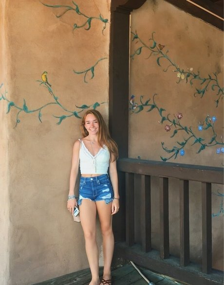 Holly Taylor hd model photo