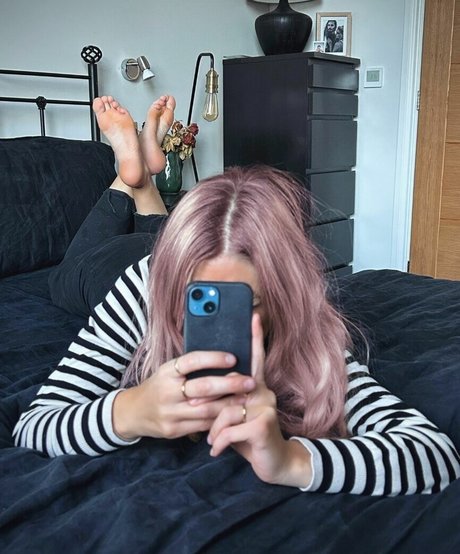 Graceful Feet star hot images